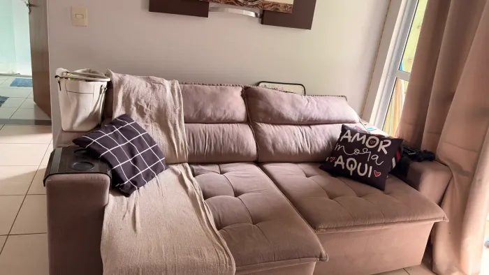 Vendo sofa retratil com tamanho para aproximadamente 3 a 4 pessoas