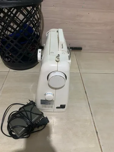 Vendo Máquina de costura Elgin