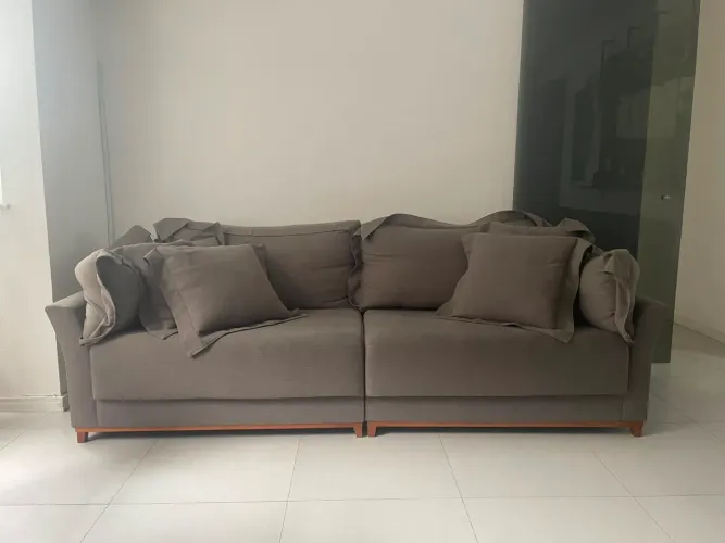 Sofa 4 lugares - Marca Habitato - modelo GREGUS