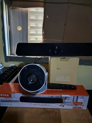 Vendo projetor Hi 300 novo é a caixinha P2 r$ 120