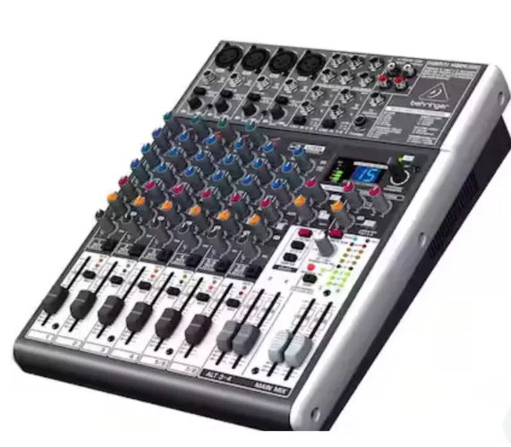 Mesa de Som Behringer Xenyx X1204USB - Perfeita para Estúdio, Podcasts e Som ao Vivo!