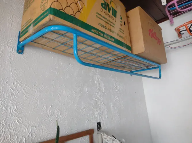Quer abrir uma lojinha? Posso te ajudar! Tenho cabides, araras de parede...