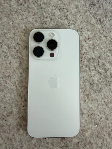 iPhone 15 Pro 256GB Branco - Usado