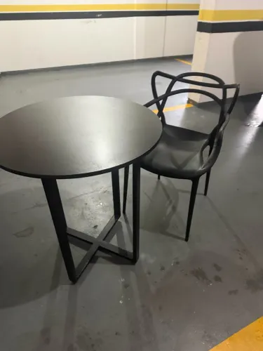 Mesa e cadeira 