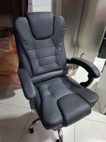 Cadeira executiva alto conforto, com massageador nas costas e descanso para pes retrátil