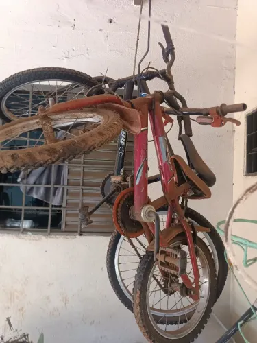 Duas Bikes infantis Bicicleta Infantil
