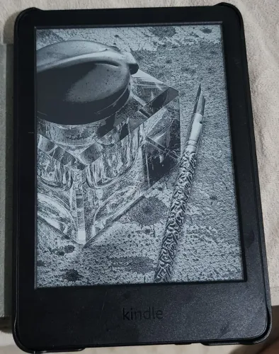 Kindle 11ª geração de 16gb, muito bem conservado.<br>Acompanha capinha e cabo de carregador