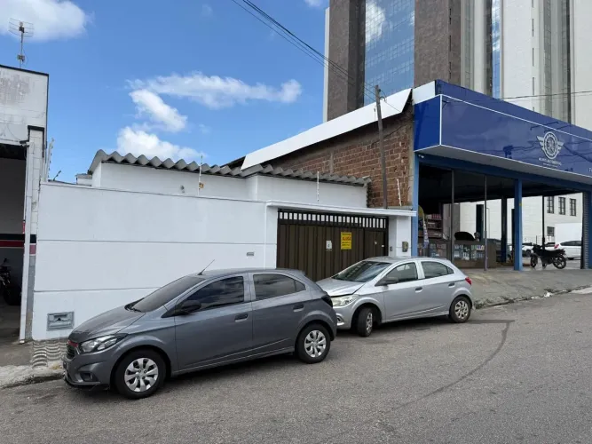 Alugo Excelente Casa Na Avenida 9 Bairro Nazaré