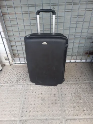 Mala de viagem super mala. 