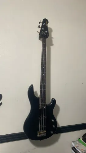 Contra-Baixo Yamaha vintage