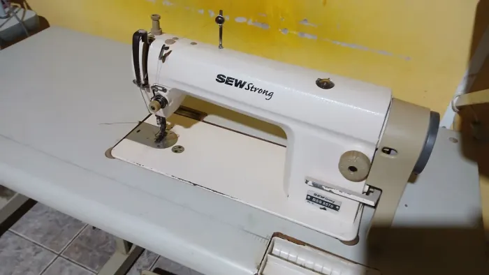 Vendo máquina de costura reta industrial seminova