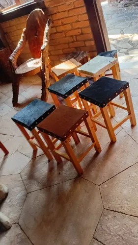 Tamborete de couro
