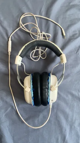 Headset 100% bom pegando tudo o microfone dele é destacável