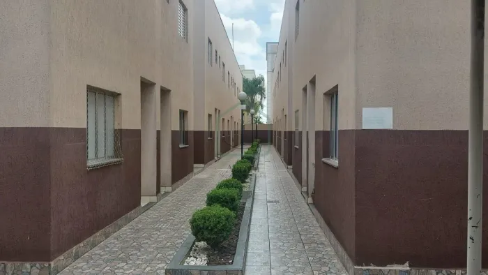 Casa à Venda em Vila Urupes, Suzano - 2 Dormitórios