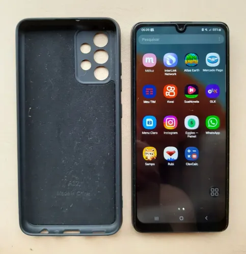Celular Samsung A 32 usado.
