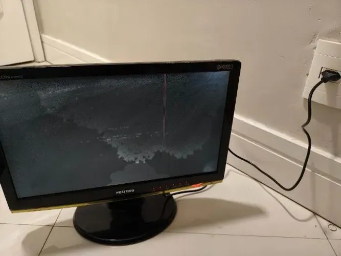 Monitor Positivo P971WAL com defeito