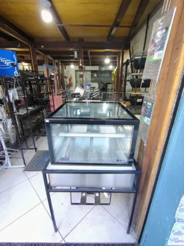 Balcao Gelado ? Refrigerada Elvi nova 220v ?