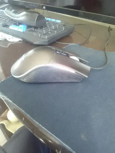 Mouse gamer semi usado modelo Lehmox GT-M2 4800 de dpi e 7 botões