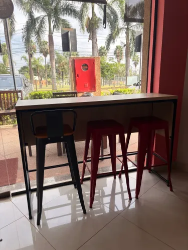Balcão + 3 banquetas para sorveteria