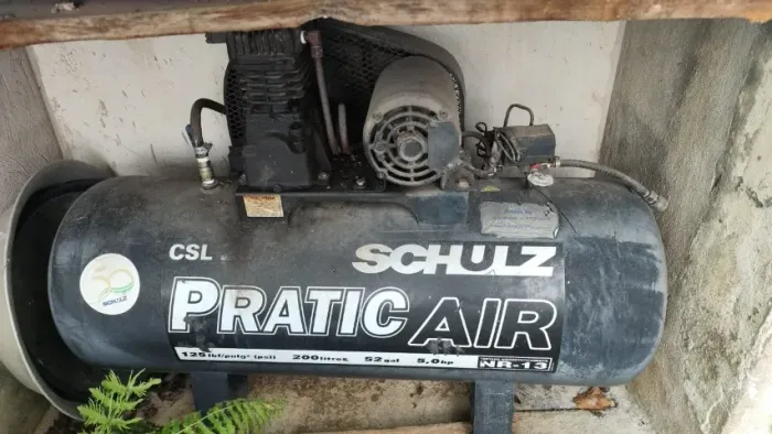 Compressor Schulz Pratic Air 200litros 5HP Trifásico 125Libras 52gal 