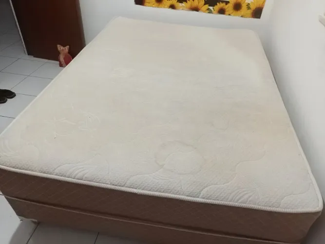 Vendo uma cama mola ensacada de casal.