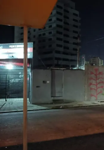 Oportunidade p/ Investidor na Taquara: Terreno 374m² com RGI + 2 mini Lojas + 8 Kitnets (E
