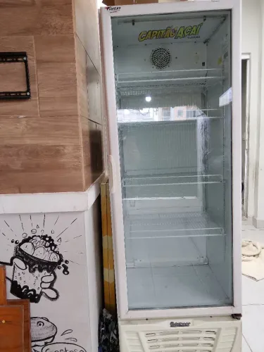 Geladeira expositora