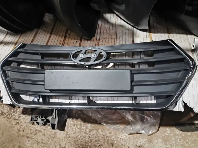 Grade com aro cromado Hyundai HB20