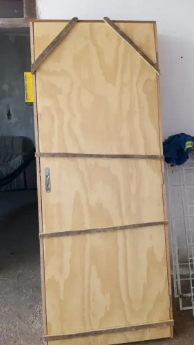 Vendo duas portas de quarto de 80 as duas