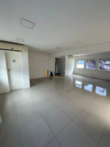Excelente prédio comercial locação Rua Grajaú 580m² - 11 salas + 12 vagas