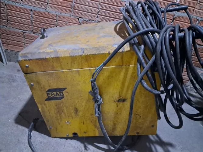 Máquina de solda essab 400 amperes