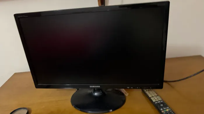 TV Monitor LED de 24 polegadas Samsung T24C310LB (código de modelo LT24C310LBMZD)