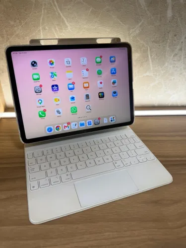 iPad Pro 11? M2 (4ª Geração) 128GB + Capas e Teclado