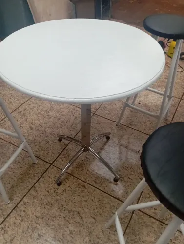 Mesa com cadeira