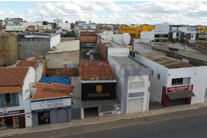 Ponto Comercial(térreo) à venda na Avenida Caraíbas Centro de Irecê
