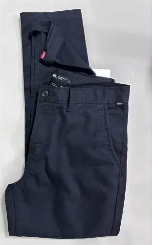 Calça VANS authentic chino