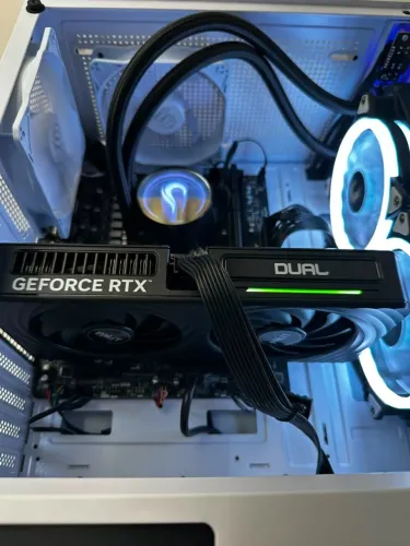 PC Gamer AM5 Ryzen 5 8400F + RTX 5060 8GB 