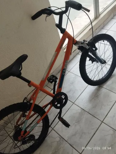 Bicicleta Caloi aro 20.