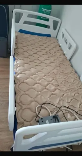 Cama hospitalar + Acessórios ( colchão magnético e outros)