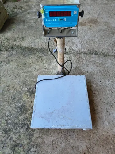 Vende-se balança Michelletti Mic 100, pouco usada.  Max 100kg