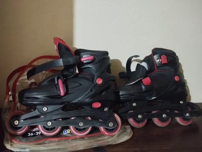 Venda de patins ..do 36 ao 39 acompanha a mochila,poucas vezes usado retirar
