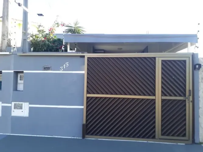 Otima casa 3 dorms Ar condicionado mobiliada sistema de segurança!! a 1300ms da praia!!