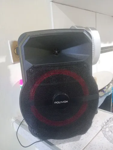 Caixa de som com carregador pontente isso garanto