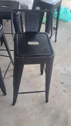 Banqueta Alta de Ferro Preta com Encosto
