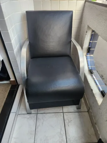 Vendo 02 Poltronas em couro