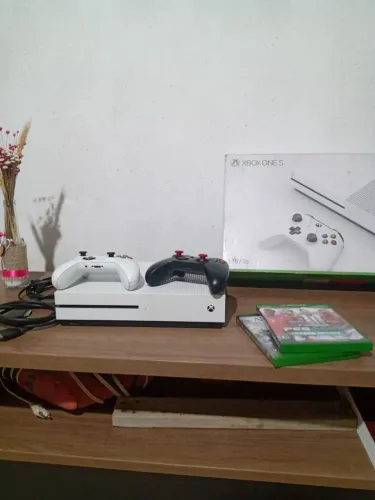 Xbox one vendo ou troco em iPhone 