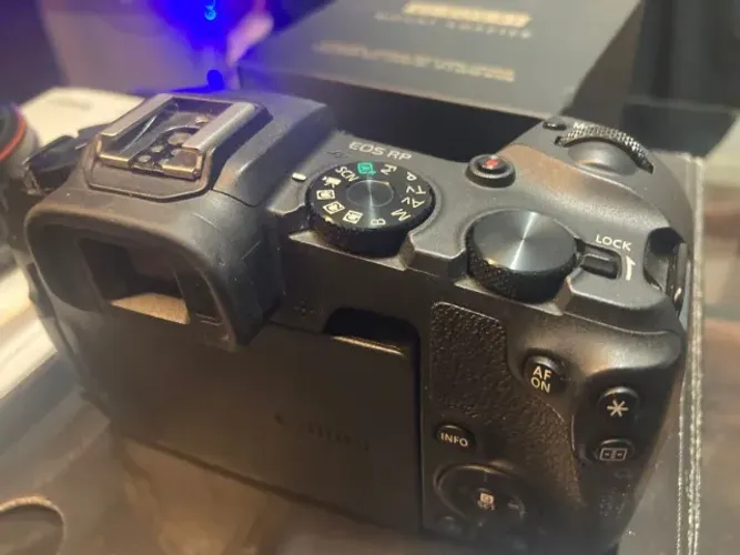 Camera Canon RP Full Frame Mirroless