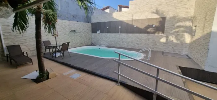 Vendo casa Alto Padrão no Renascença, 05 suítes, Área gourmet com piscina.