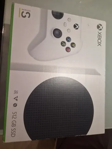 X Box Series S. Valor está abaixo devido ao controle ter alguns detalhes! Porém funciona.