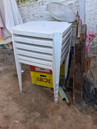 Mesas e cadeiras